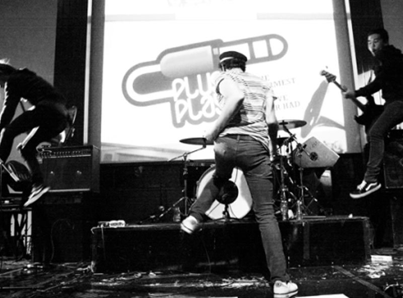 Morfem Gigs: Menjajal Hard Rock Cafe, Traxmagz Plug N Play