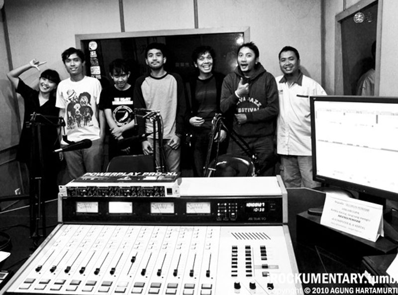 Morfem Interviews: Pop Circle, RASE FM Bandung 18 Maret 2010